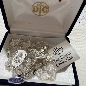 Devon Collection brand beautiful Genuine Crystals new necklace